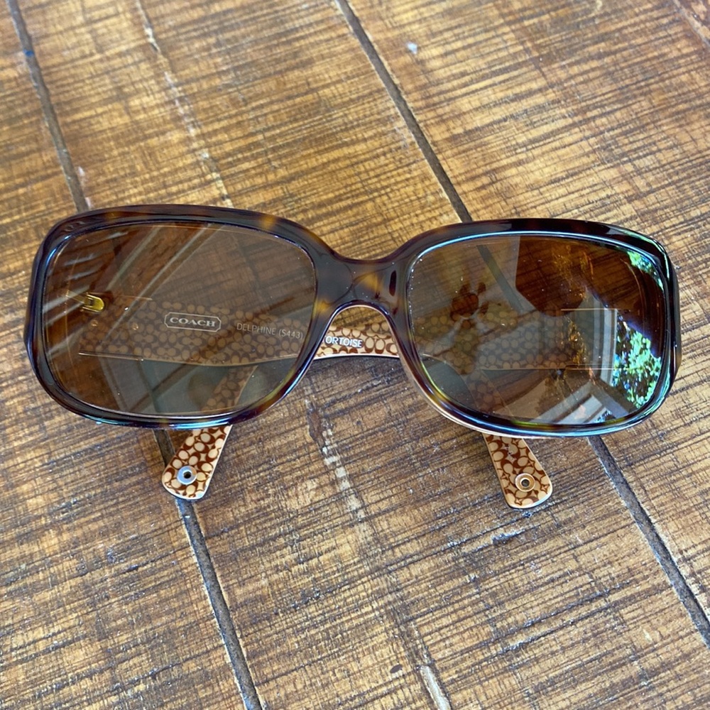 😎 COACH Delphine Style #S443 w/ “Rx” inserted Sunglasses, Excellent Condition 😎